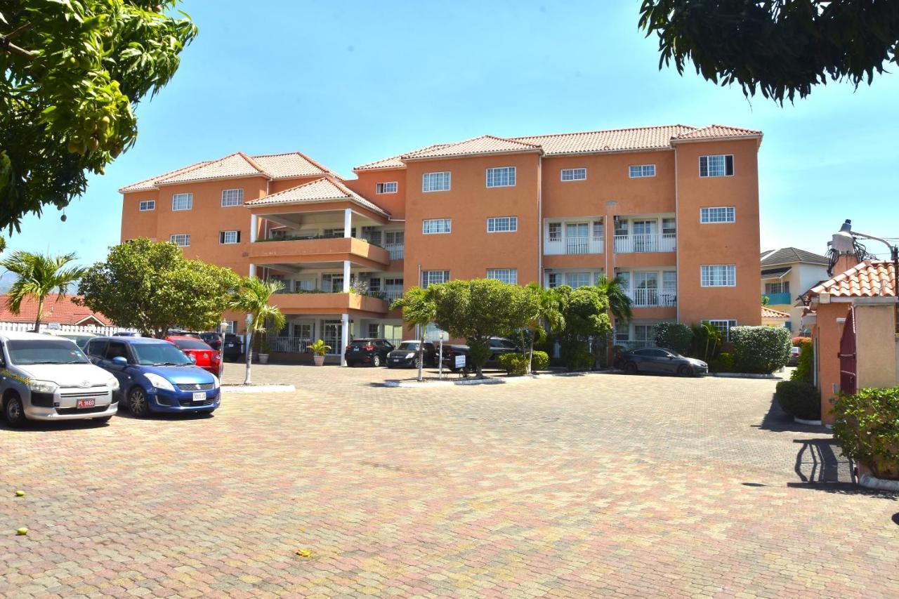 Embassy Deluxe Apartment Kingston Exteriér fotografie